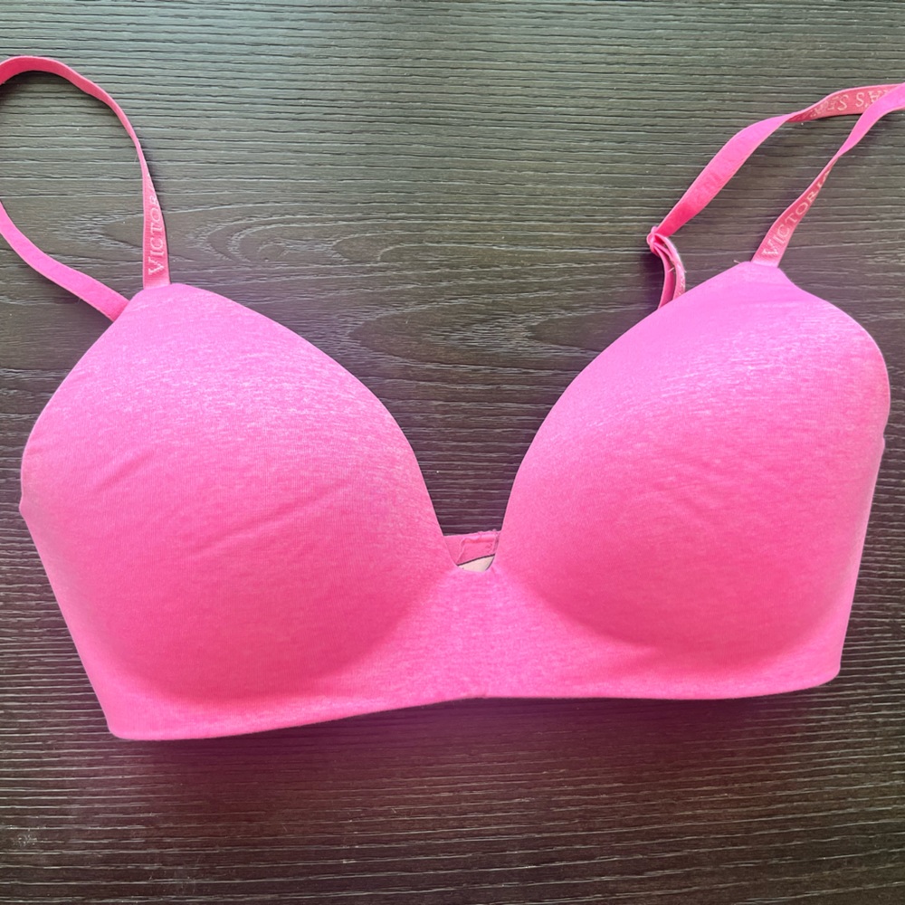 Victoria Secret T-shirt lightly lined wireless bra 32D